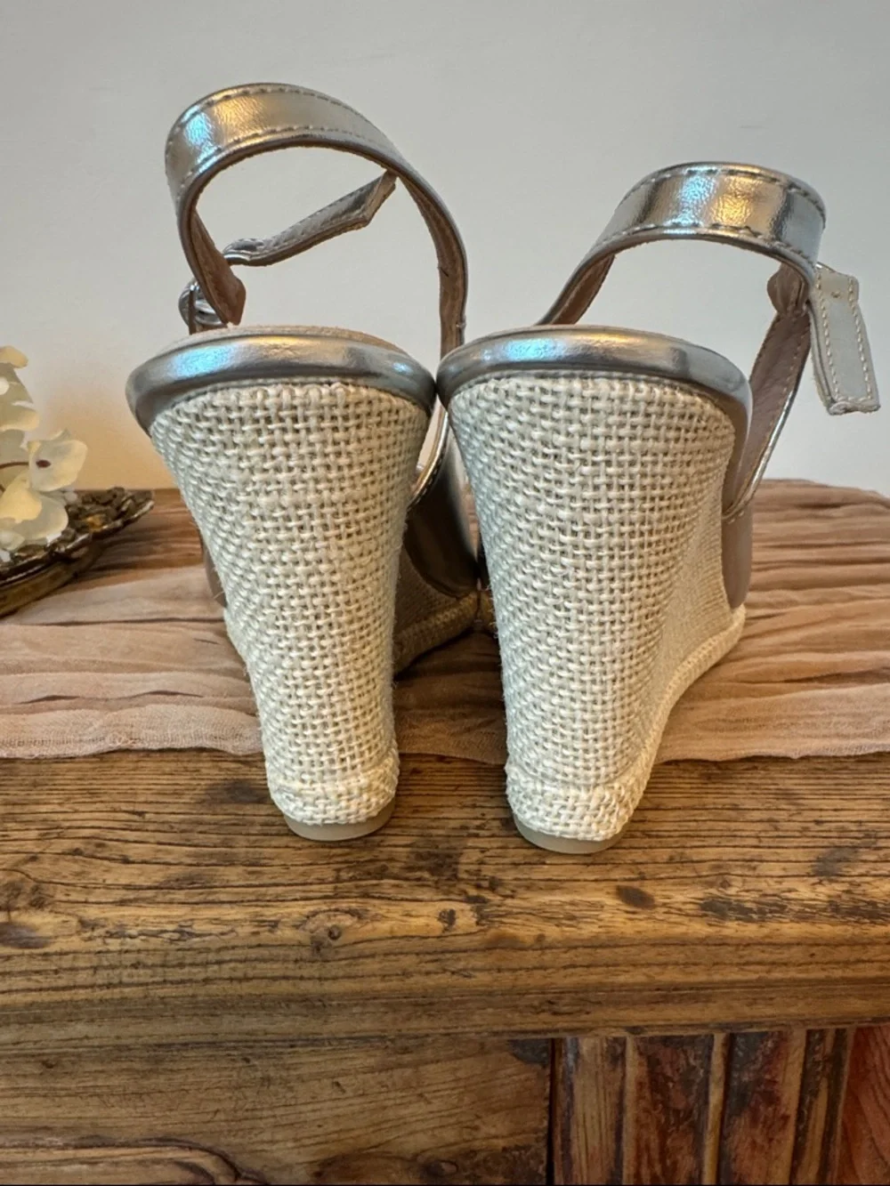 Silver Pointed-Toe Slingback wedges